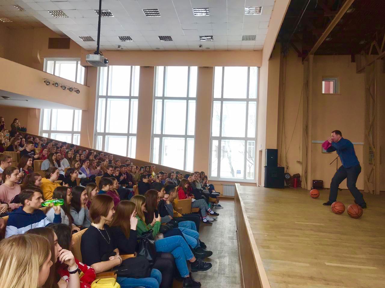 Открытый диалог со студентами Московского промышленно-экономического колледжа